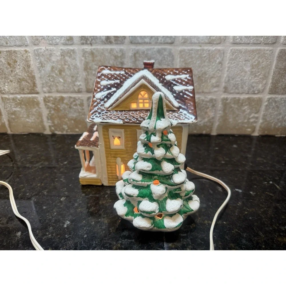 VTG Department 56 Glazed Ceramic 1980's Snow Village Ridgewood House Tree Light